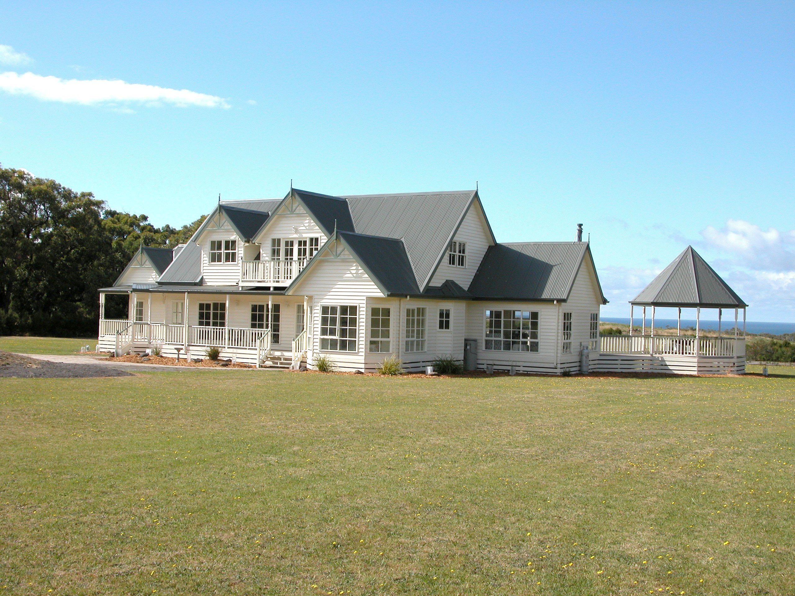 Inverloch - The best of country and beach living built by Farm Houses of Australia