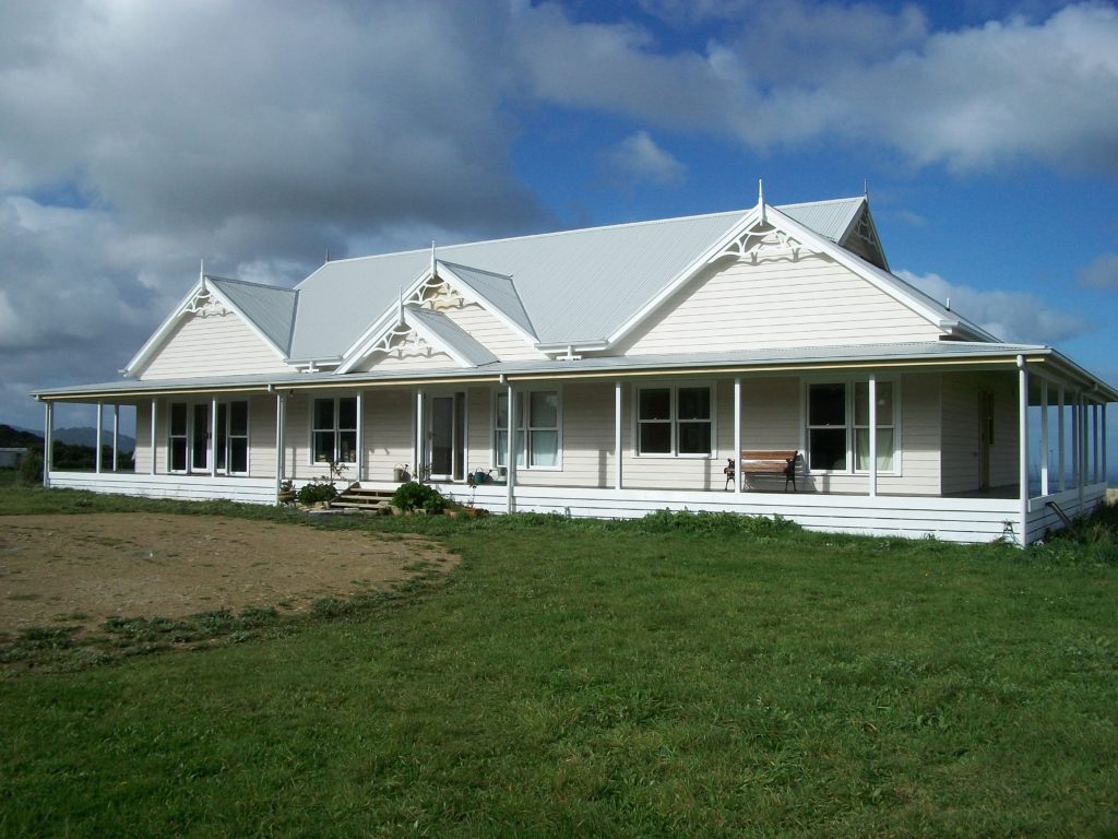 O'Grady's Ridge - Twin Gables, a double verandah line and Dutch Gables create a timeless, traditional roof line built by Farm Houses of Australia
